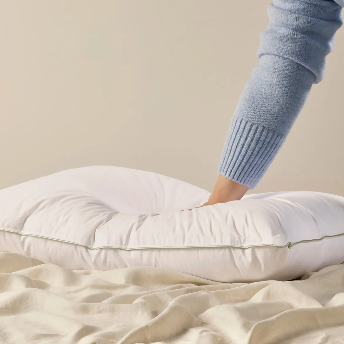 30/70 Duck Down Feather Medium Pillow