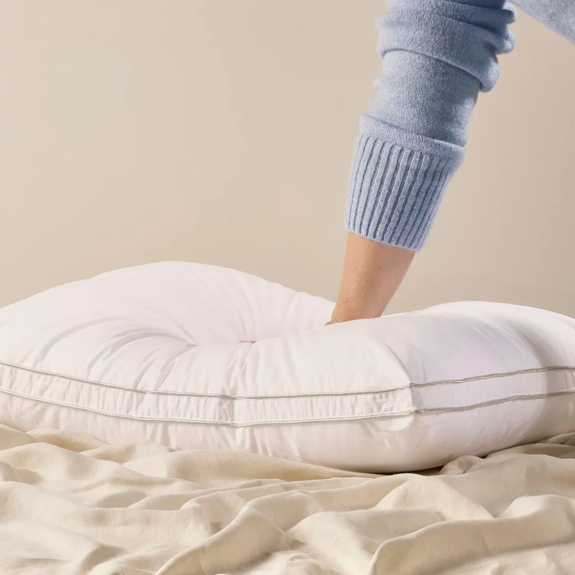 Gusseted Comfortfil Medium Firm Pillow